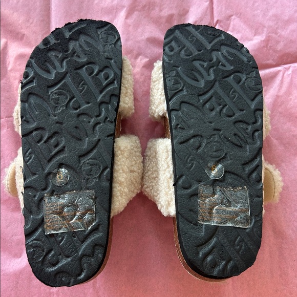 Mad Love Cream Fuzzy Sandals - Picture 4 of 4